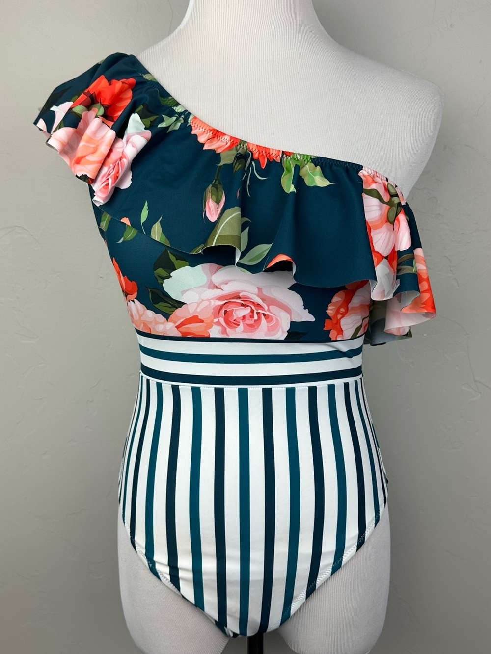 CUPSHE Ellis One-Shoulder Floral Stripe One-Piece Swimsuit | S (Est.)